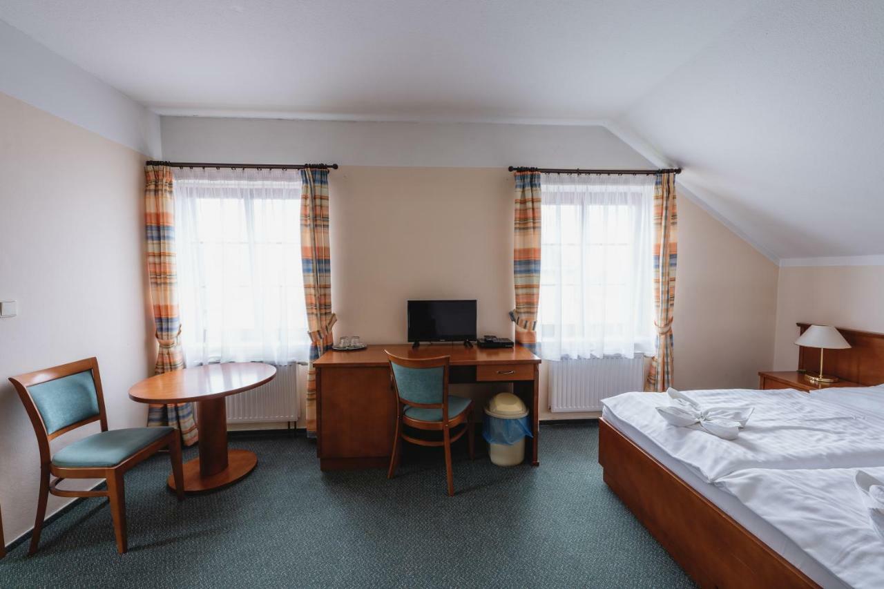 Hotel Taverna Javornik  Luaran gambar