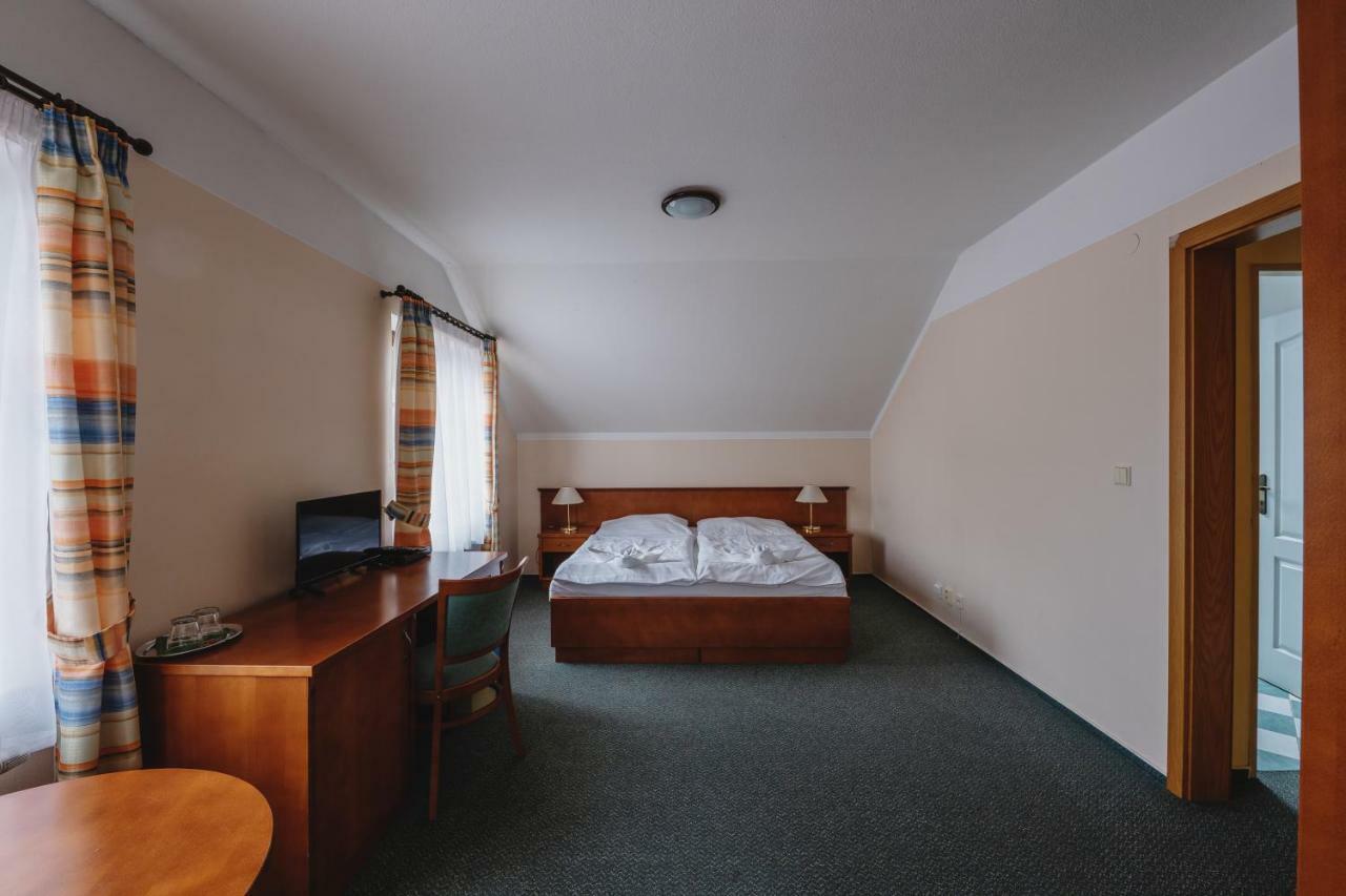 Hotel Taverna Javornik  Luaran gambar