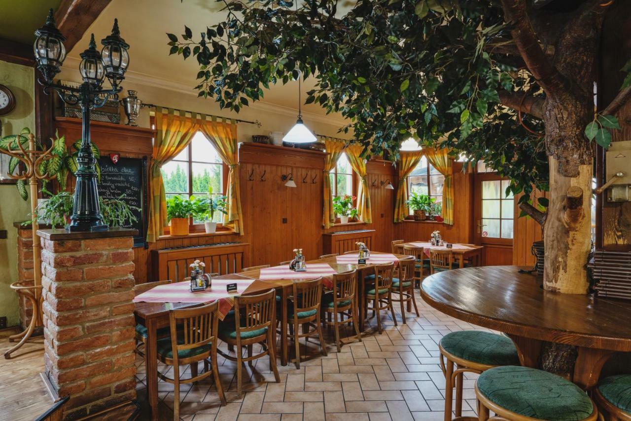 Hotel Taverna Javornik  Luaran gambar