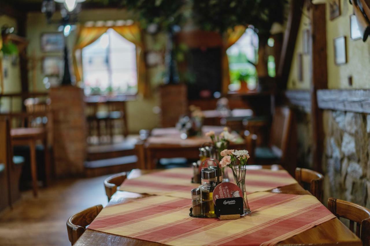 Hotel Taverna Javornik  Luaran gambar