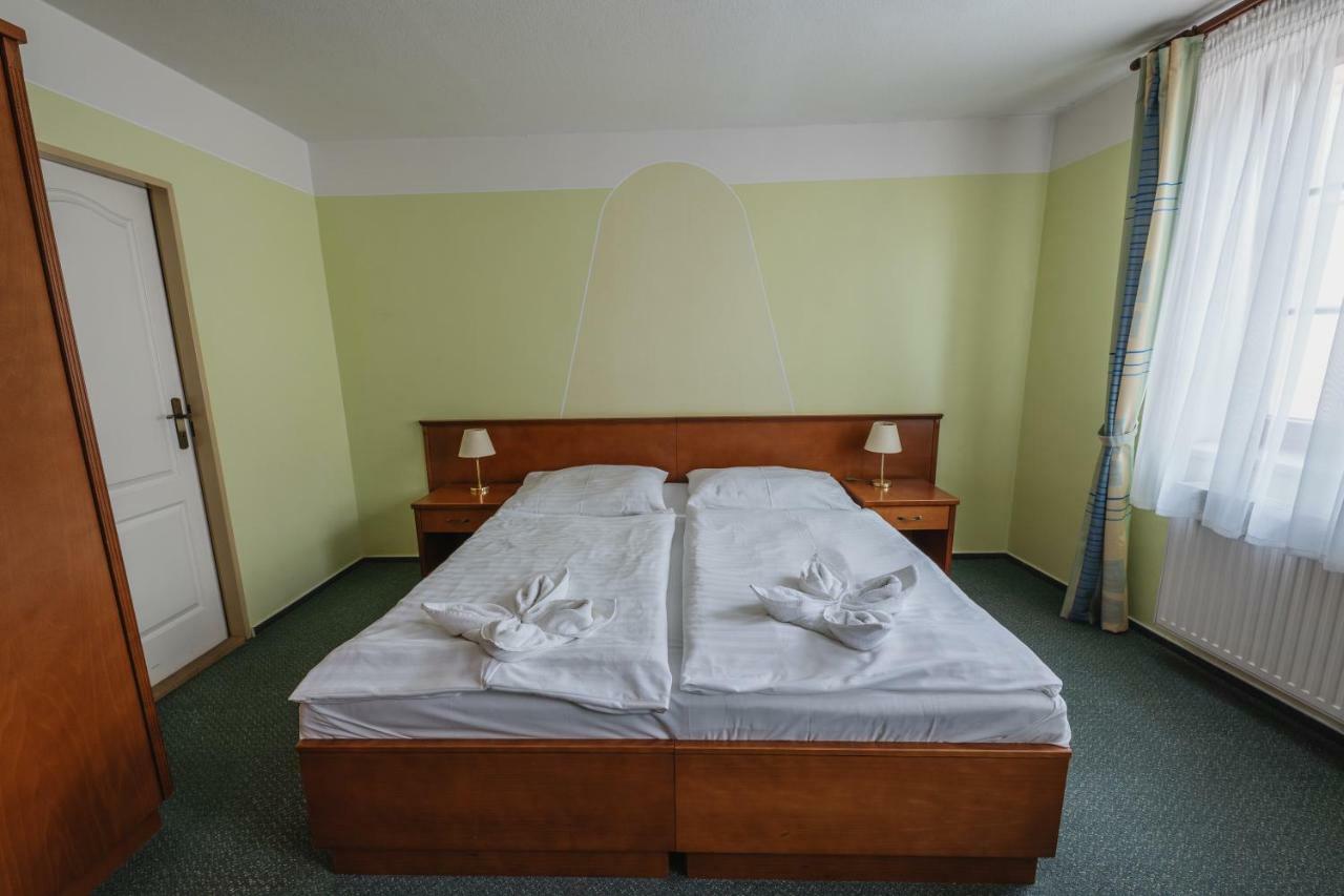 Hotel Taverna Javornik  Luaran gambar