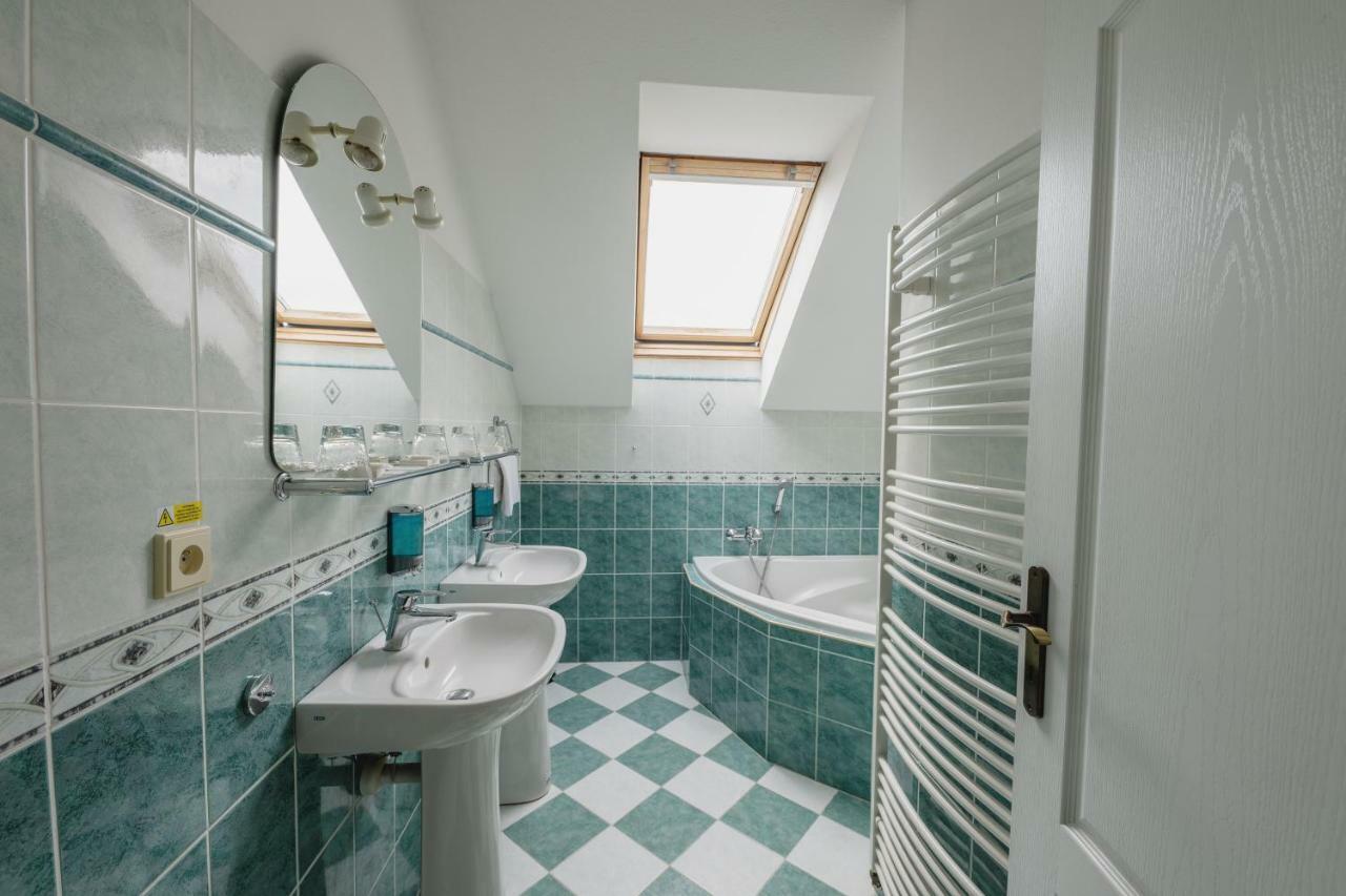 Hotel Taverna Javornik  Luaran gambar