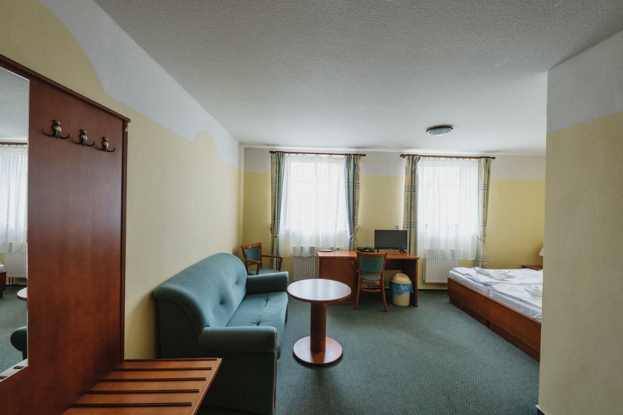 Hotel Taverna Javornik  Luaran gambar