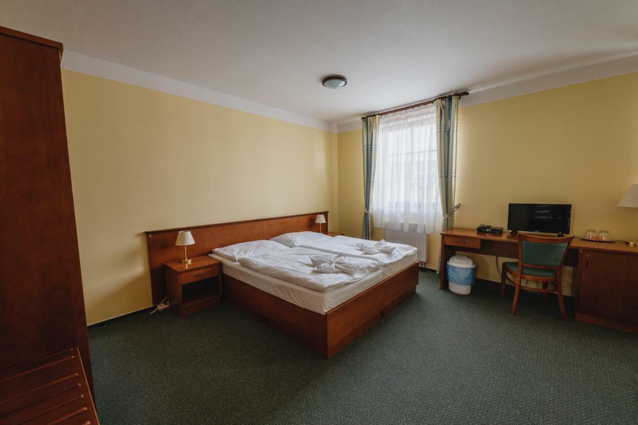 Hotel Taverna Javornik  Luaran gambar